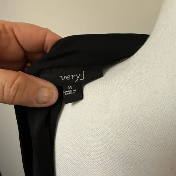 Very J Elegant Black Backless Shorts Romper - Picture 13 of 13